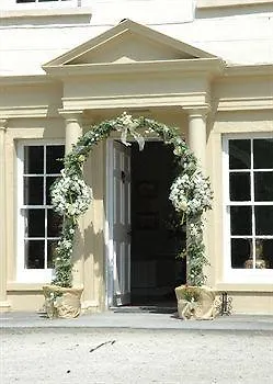 Castle Grove Otel 4*