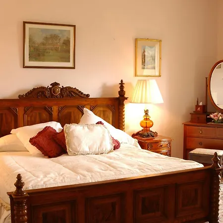 Castle Grove Szálloda 4*