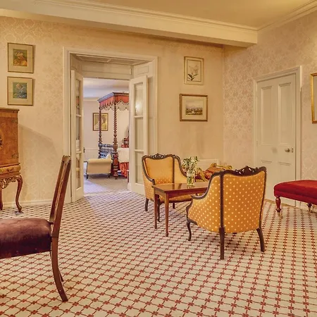 Castle Grove 4*